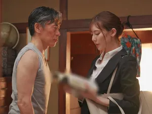 Cô gái mắt to dễ thương và ông già đeo kính đang quan hệ tình dục, chi tiết cận cảnh rõ nét về cảnh quan hệ, nhiều tư thế phục vụ và chinh phục ông già