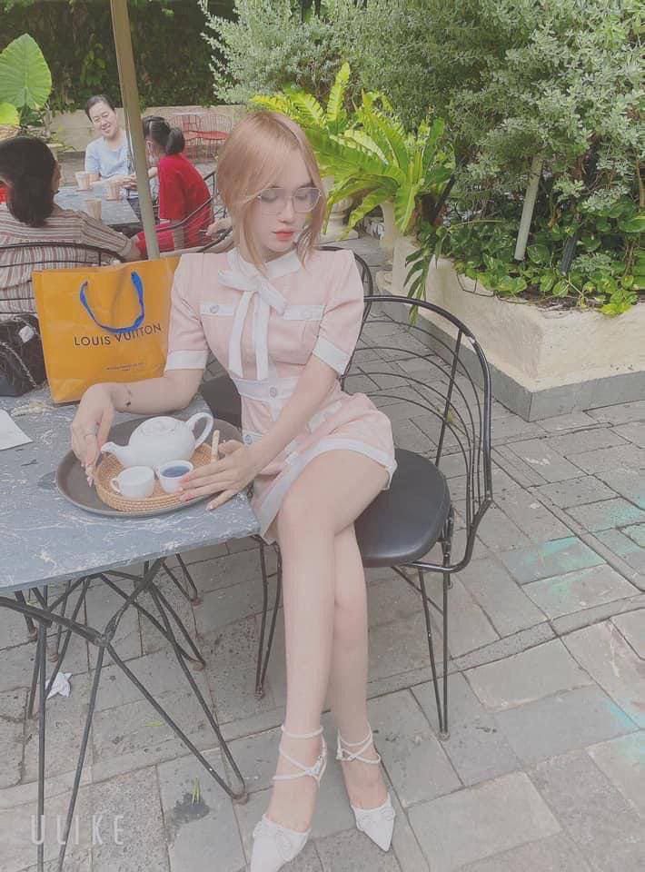 Em gái ngây thơ lần đầu massage cho khách