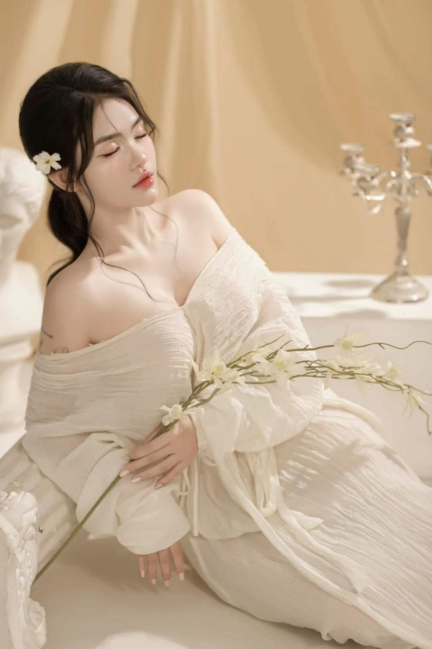 MKMP-493-C Chỉ có chikusha ngọt ngào và dịu dàng của một cô gái buồn mới có thể chiến thắng! Tipsy đảo ngược nhặt với núm vú chơi
